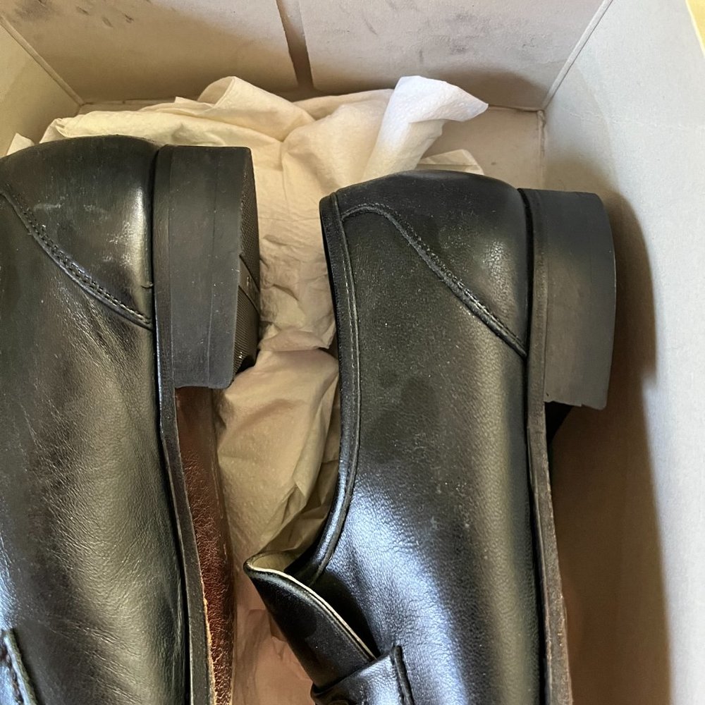 SHOES - Picture 2 of 5